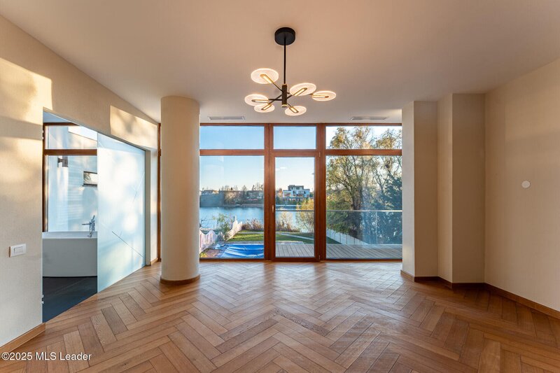 Casa TA de pe malul lacului Mogosoaia