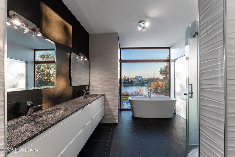 Casa TA de pe malul lacului Mogosoaia