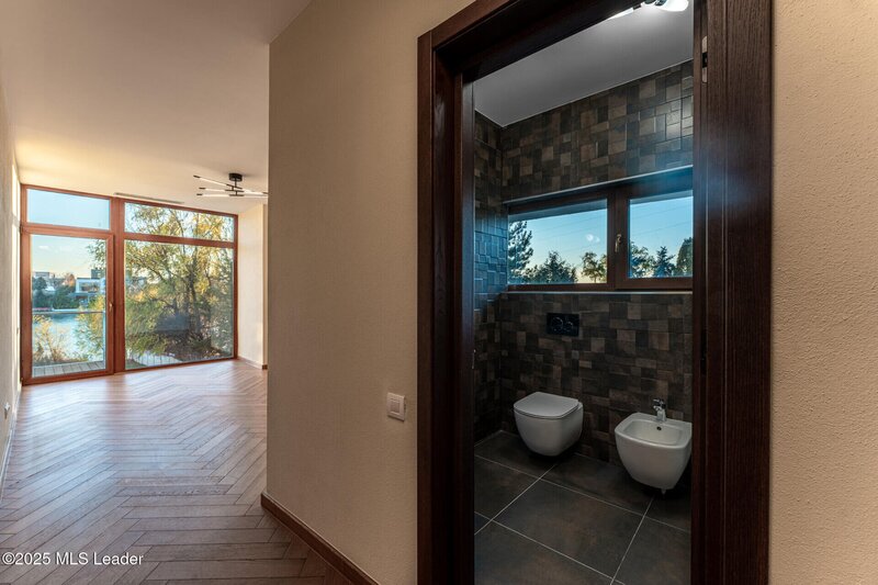 Casa TA de pe malul lacului Mogosoaia