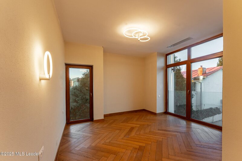 Casa TA de pe malul lacului Mogosoaia